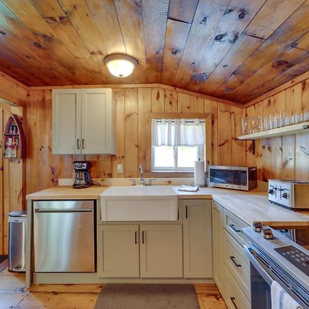 Rustic Cabin Retreat On Rangeley Lake! Eksteriør bilde